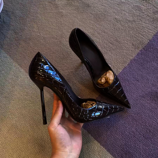 细跟尖头性感黑色单鞋 新款 女2025秋季 欧美气质石头纹皮质高跟鞋