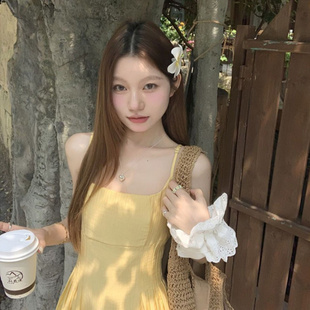 法式小个子黄色吊带连衣裙女装夏季新款收腰气质长裙海边度假裙子