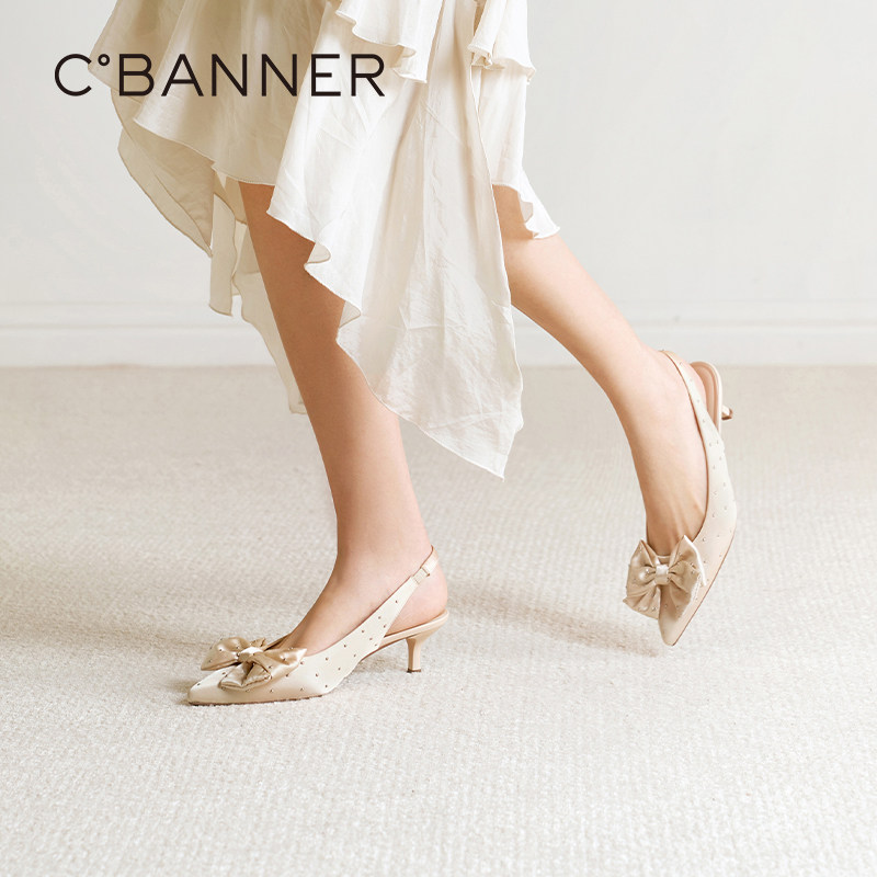 千百度蝴蝶结钉珠细高跟时装凉鞋女2026夏季新款包头后空奶茶凉鞋