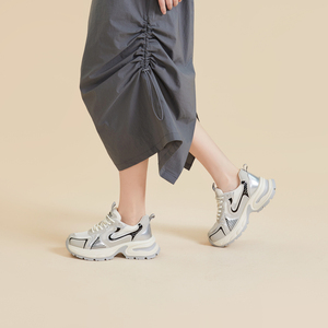 千百度银色厚底老爹鞋网面透气休闲鞋女款春秋气质鞋运动鞋百搭