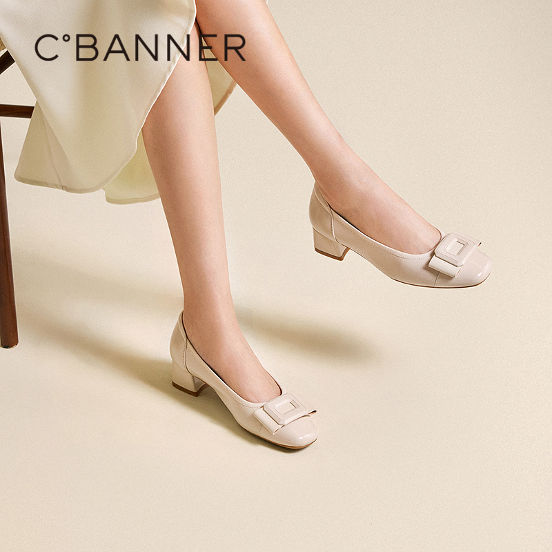 质感牛皮鞋面 采用牛皮材质耐穿透亮