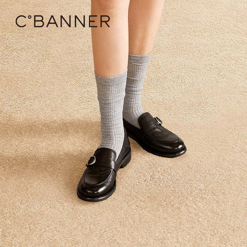 高品质牛皮面 鞋型挺括纹理自然细腻