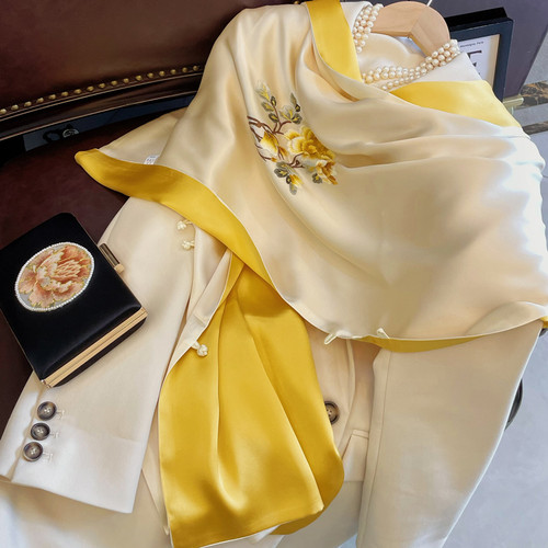 旗袍盘扣女真手工刺绣节日披肩