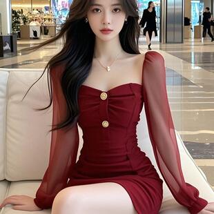 收腰显瘦短裙包臀裙 新款 韩式 复古纯欲风红色方领连衣裙女2026春季