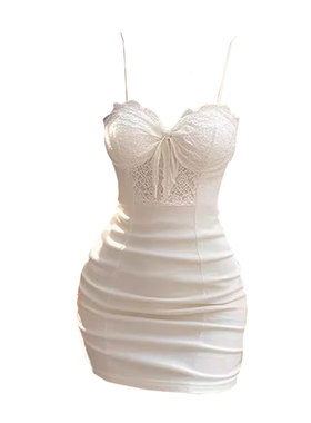 法式气质白色低领蕾丝拼接设计吊带连衣裙女夏季辣妹收腰包臀短裙