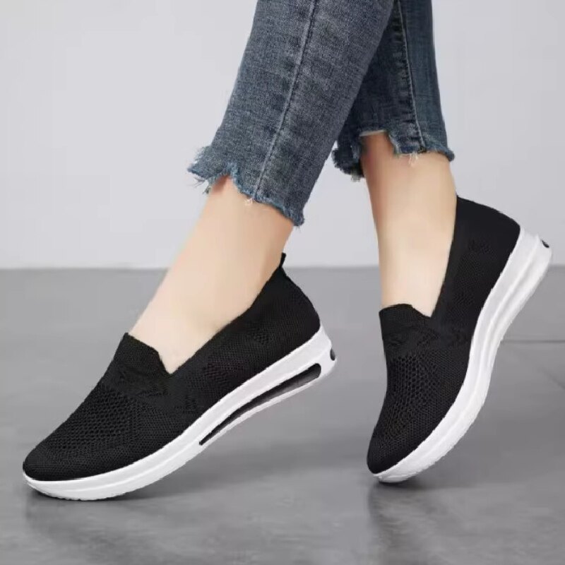 女士2026新款透气中老年妈妈鞋软底不累脚一脚蹬老北京布鞋休闲鞋