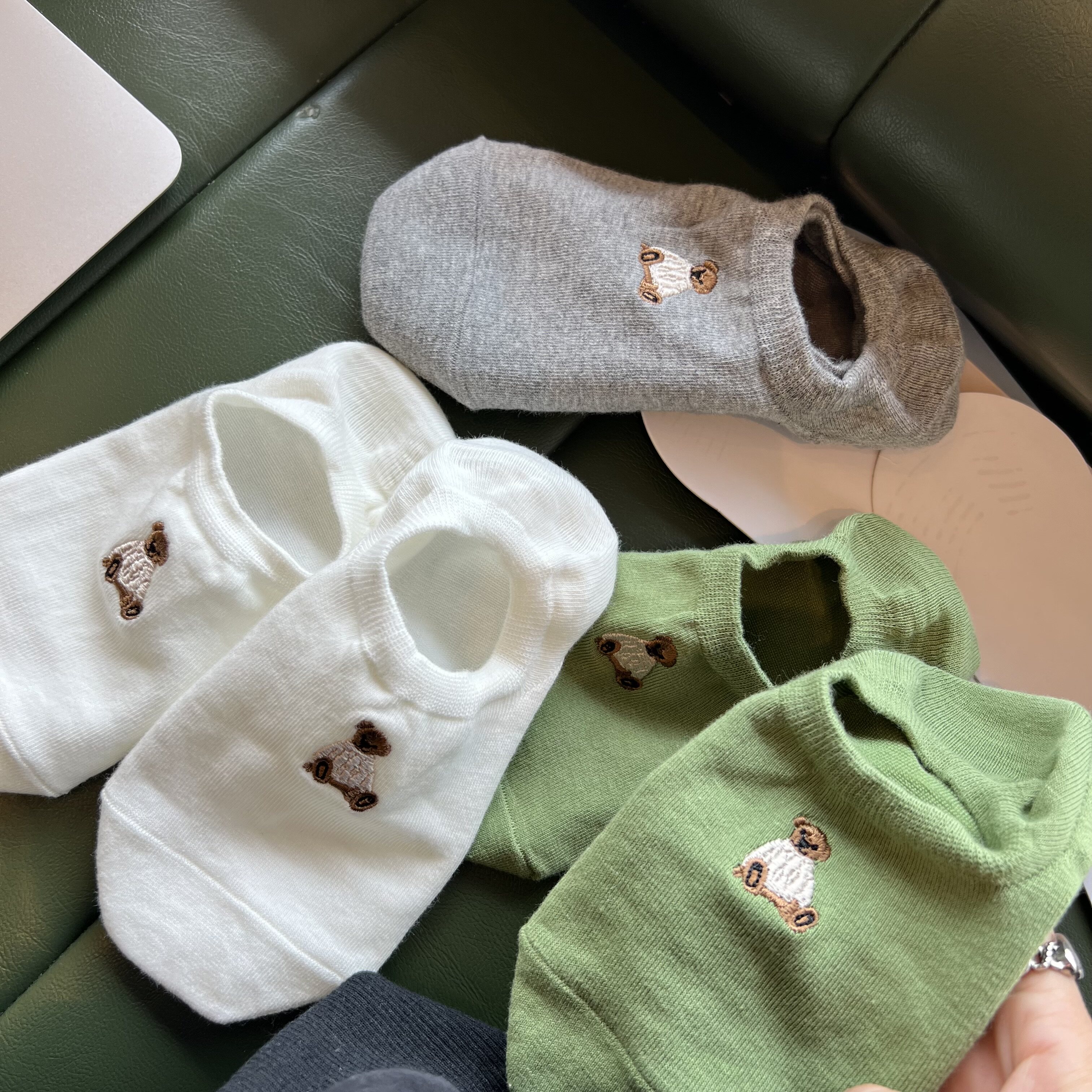 刺绣小熊袜子女韩版船袜夏季防滑不掉跟套版ins潮可爱纯色卡通袜