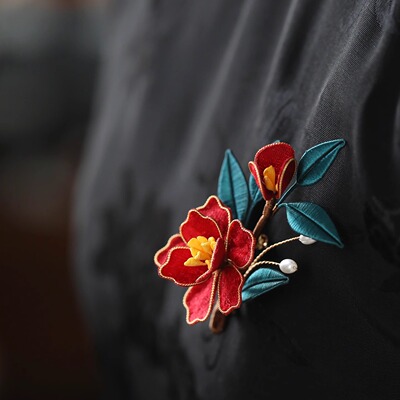 原创手工布绒红色山茶花胸针缠花别针毛衣扣针旗袍配饰品新娘婚礼