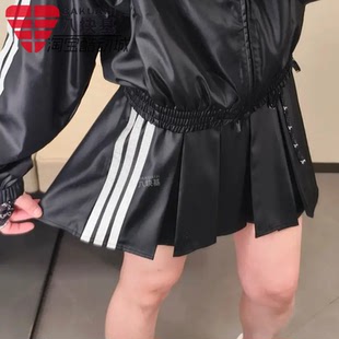 阿迪达斯女裙2026春三条纹亮面甜酷防走光百褶裙短裙半身裙KR7605