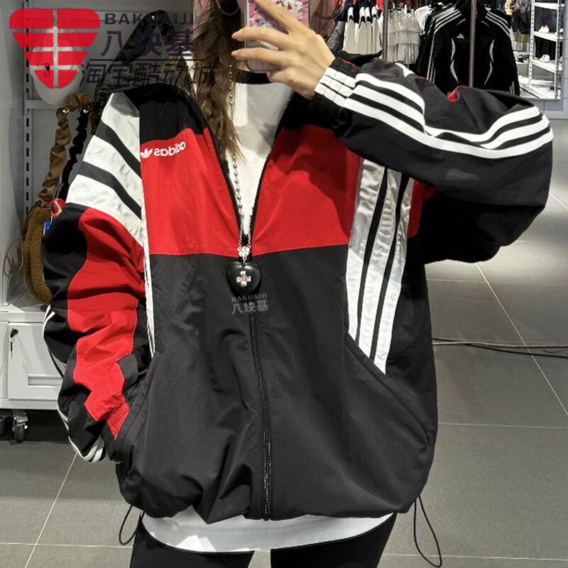 阿迪达斯三叶草男装2026春红黑拼色复古防风衣宽松夹克外套KW4809