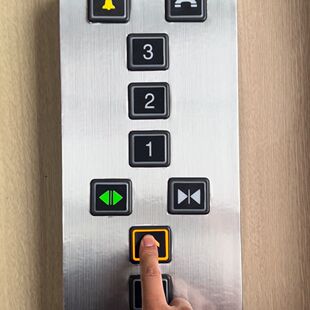 电梯按钮玩具创意仿真电梯按钮发光儿童玩具早教益智开发游戏9键