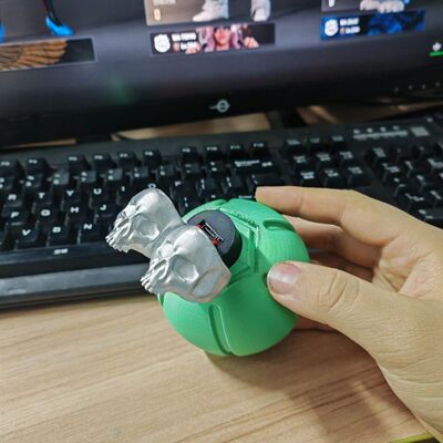 杰洛齐贝林的电动铁球,jo