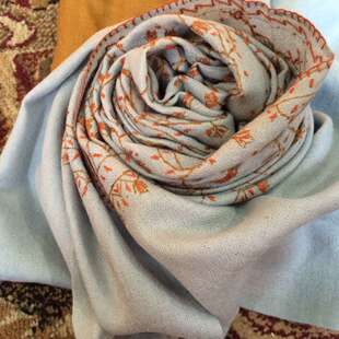 印控喀什米尔地区纯手工简约素色绣花羊绒围巾。100%羊绒，200*72