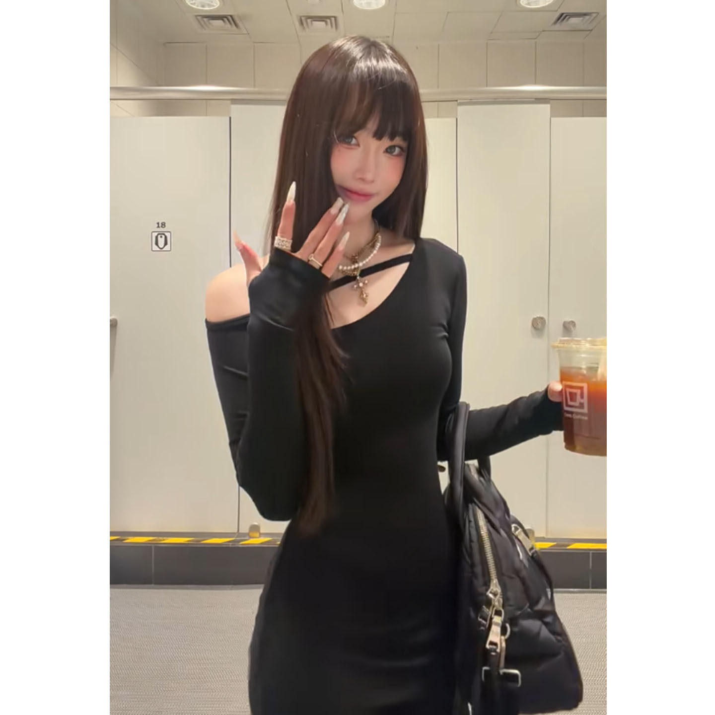 美式辣妹斜肩镂空长袖T恤女秋季新款修身性感显瘦内搭打底上衣潮
