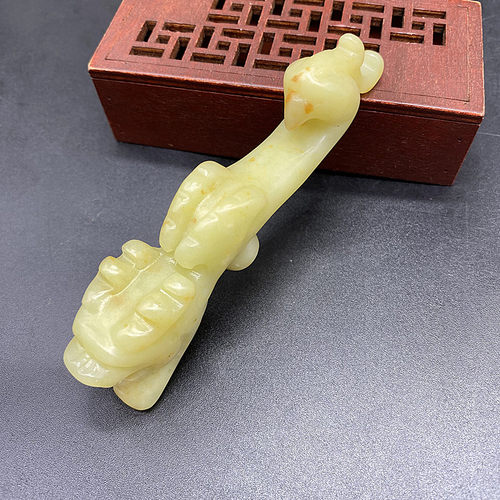 岫玉仿战汉玉雕挂件工艺玉佩