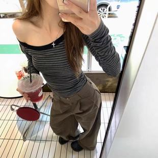 2025早秋韩系条文斜肩长袖T恤女显瘦修身辣妹斜肩短款打底衫上衣