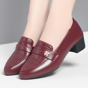 女士皮鞋真皮中跟软皮软底不累脚中年妈妈百搭粗跟单鞋大码女鞋子