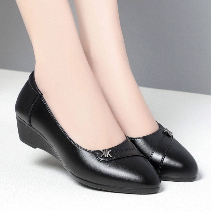 女士皮鞋真皮平底中年妈妈坡跟单鞋中老年舒适不累脚女鞋软底轻便