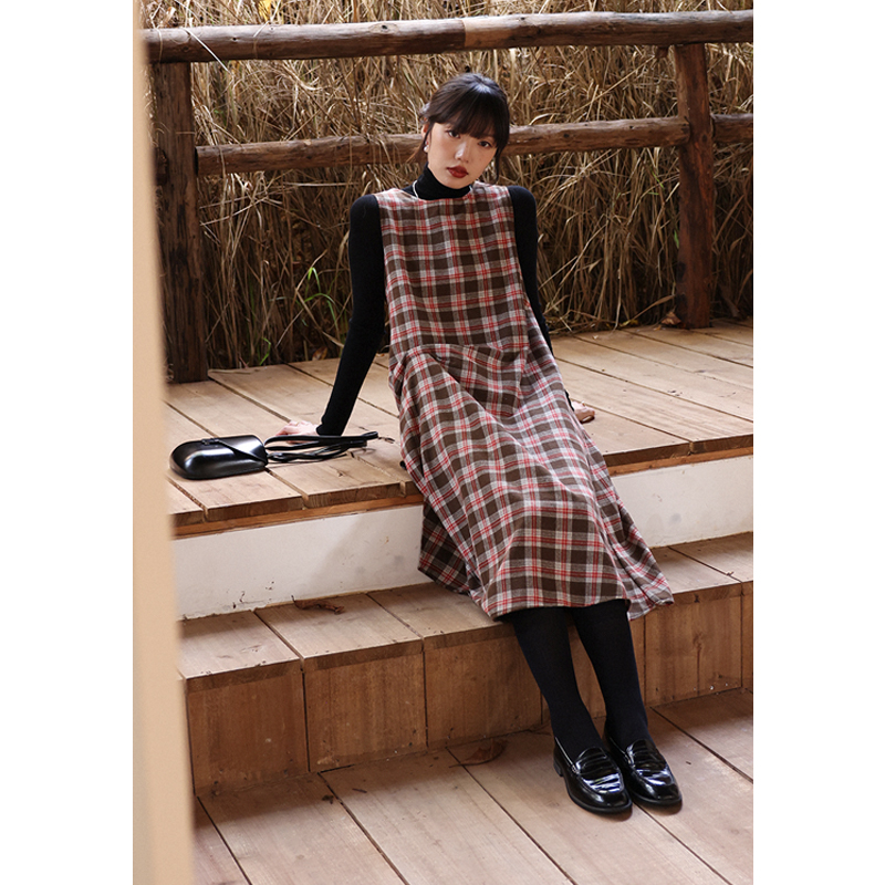 秋冬无拘格纹收褶设计无袖连衣裙