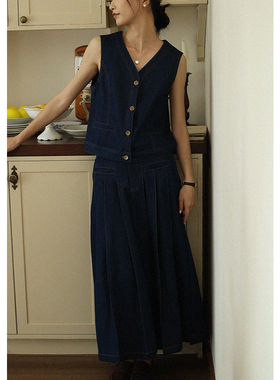 无拘2023年秋季新款深蓝色v领纯色上衣女小众设计感背心无袖马夹