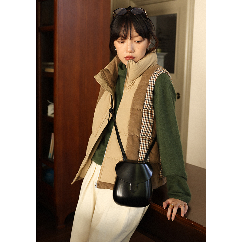 设计感立领保暖羽绒格纹马甲