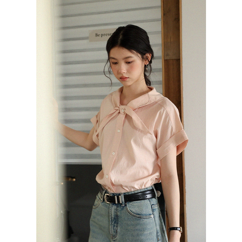 无拘夏季新款休闲百搭短袖时尚衬衫浅粉色小众设计感领结上衣女