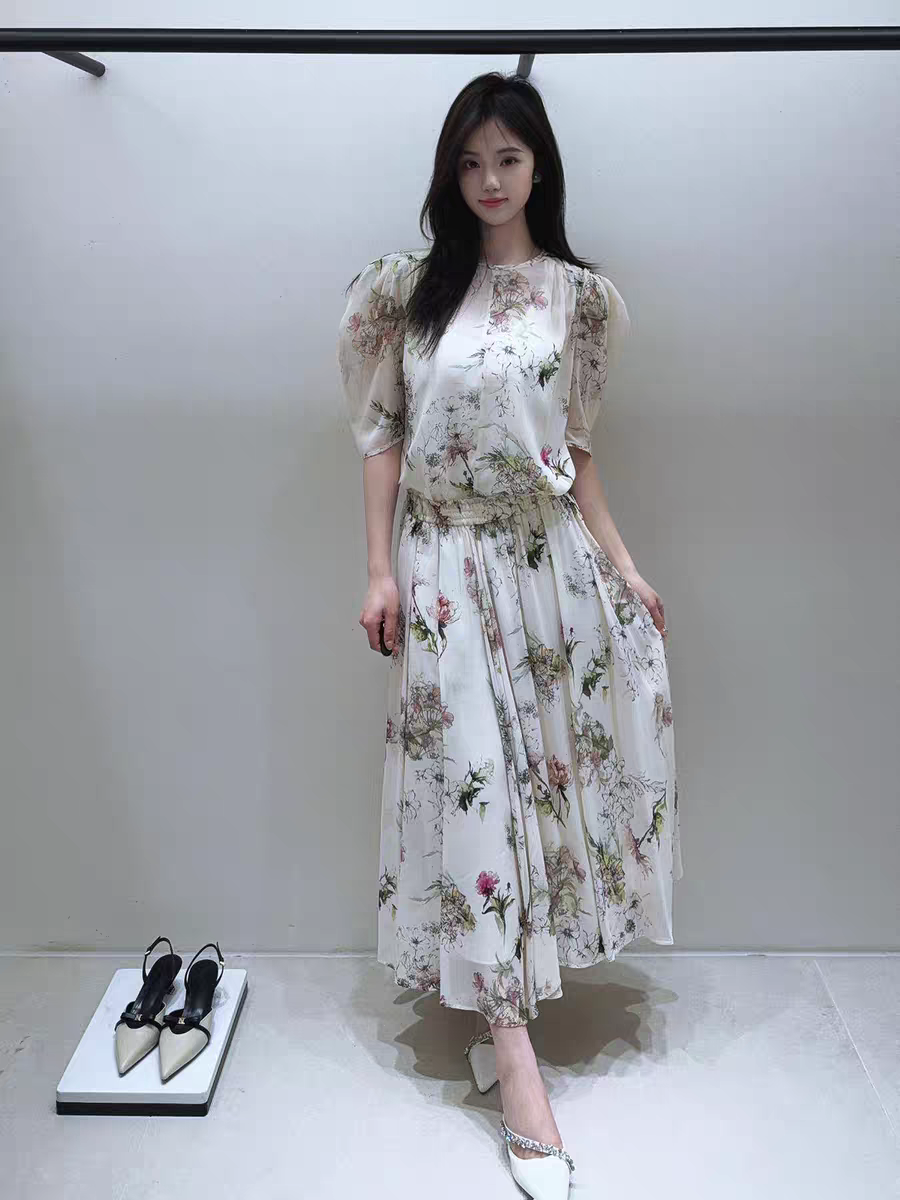26年夏款韩淑女田园风日常百搭气质优雅高腰显瘦碎花短袖+半身裙