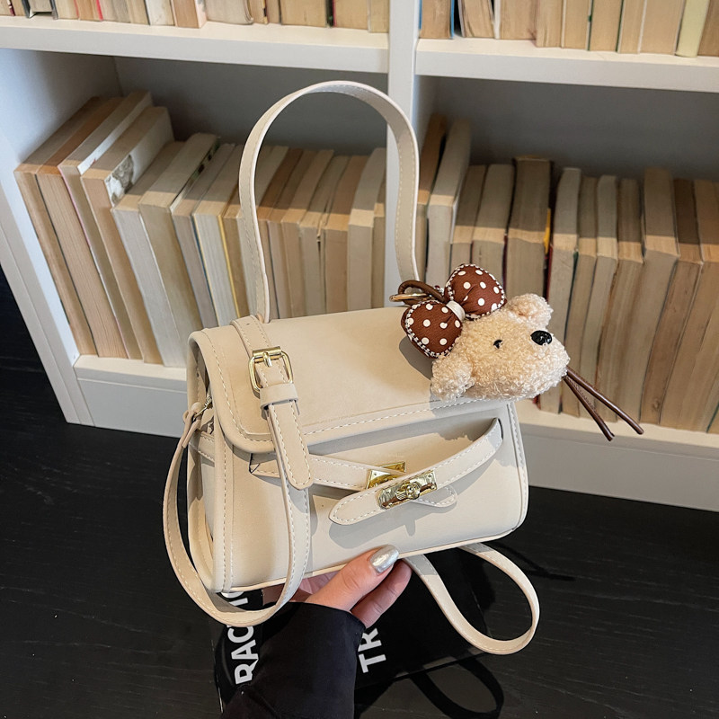 日韩风小方包包女2026春季新款潮单肩斜挎包少女风小熊挂件手提包,箱包皮具/热销女包/男包,小方包,淘宝优惠券,粉丝福利购,淘宝优惠卷