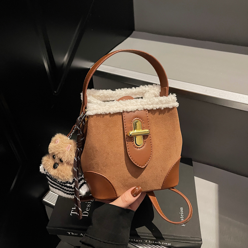 毛绒包包女2025新款潮小众复古