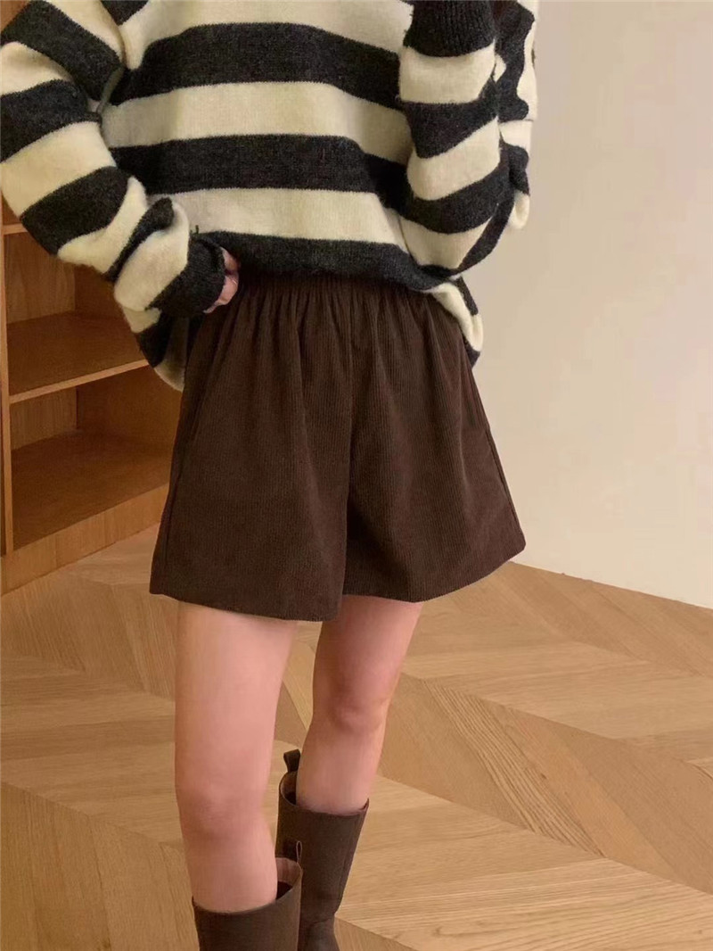 2025秋季卡其色咖啡色灯芯绒三分裤百搭宽松显瘦欧货裤子潮流短裤