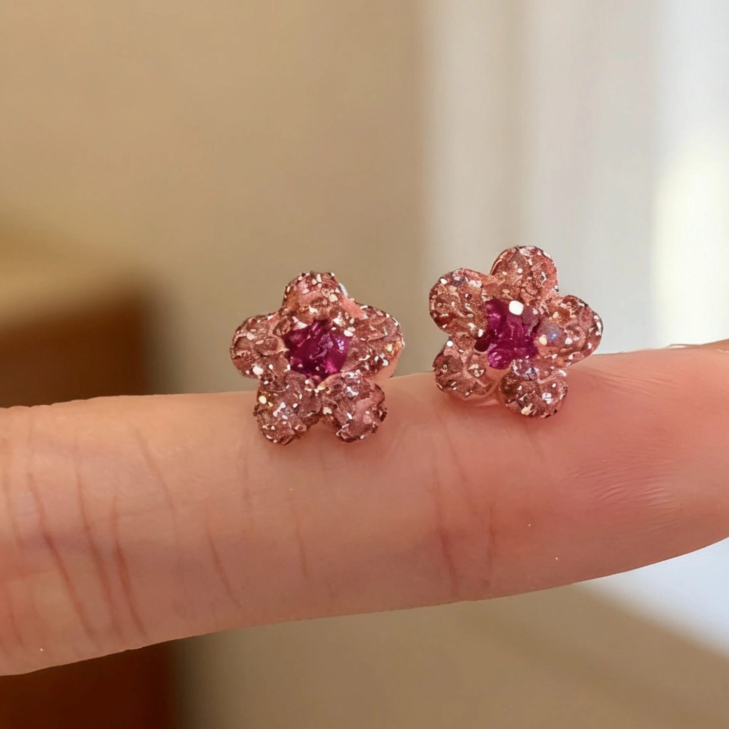 新款镶钻钛钢高级感百搭耳蜗钉螺旋粉色耳钉女潮流耳骨钉耳骨棒,饰品/流行首饰/时尚饰品新,耳钉,淘宝优惠券,粉丝福利购,淘宝优惠卷