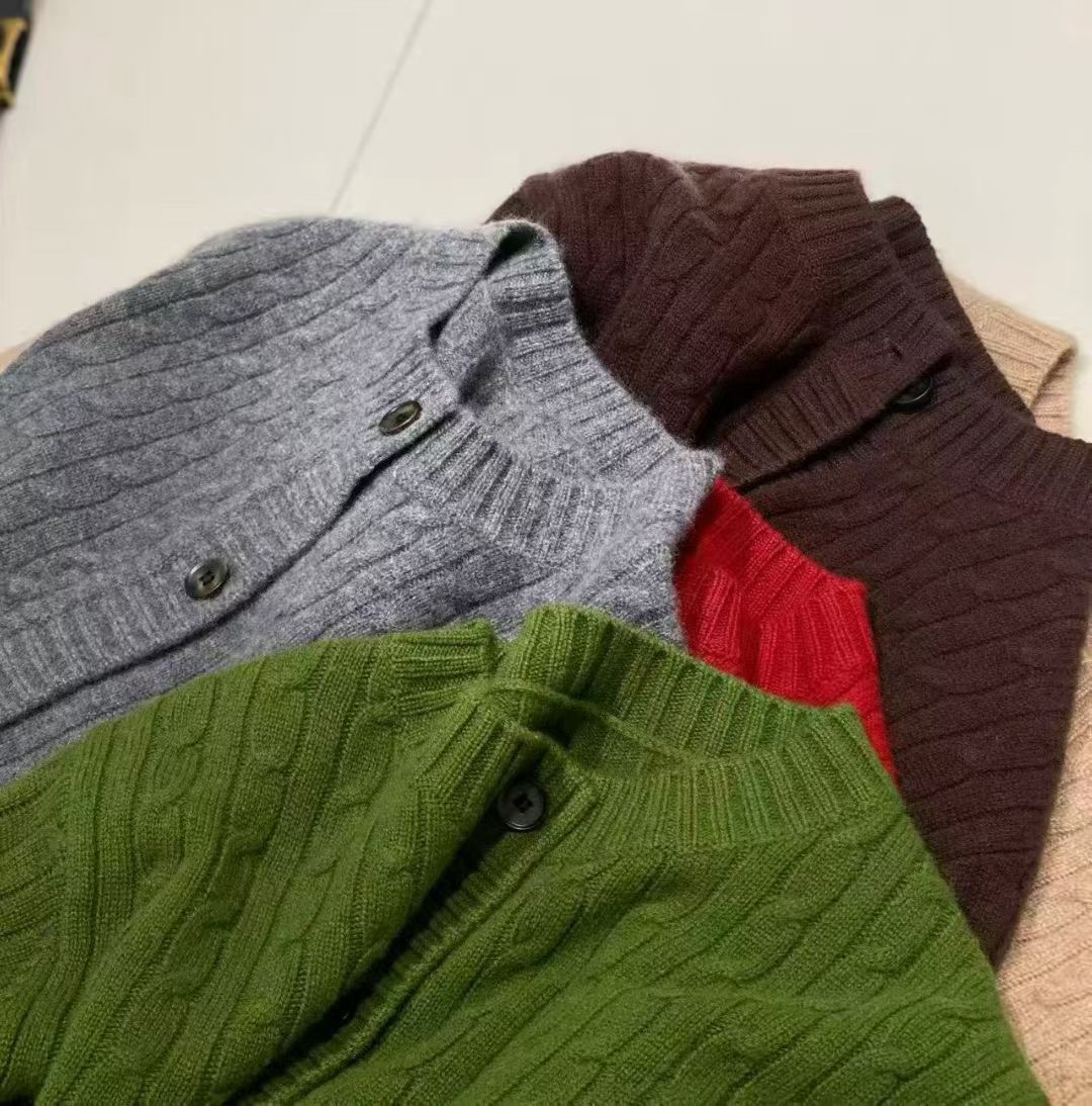 25冬季保暖重磅加厚绞花圆领羊绒开衫女 经典麻花纹针织毛衣外套