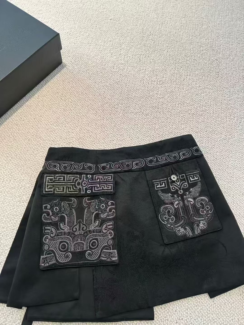 时髦单品 复古中国风百搭新款 小众设计不撞款 气质优雅黑色短裙