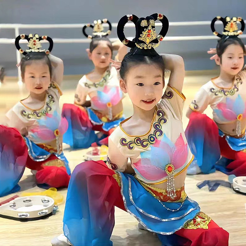 女童敦煌飞天乐鼓古典舞演出服装图片