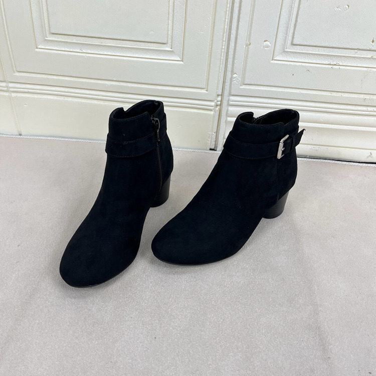 圆头纯色皮带扣粗高跟侧拉链短靴