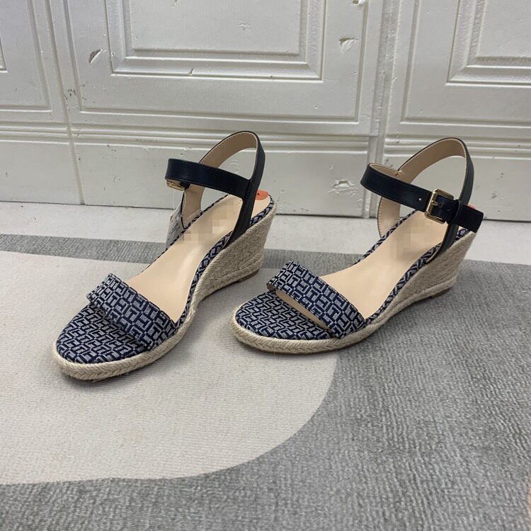 外贸原单女鞋新款休闲百搭圆头一字扣细带坡跟凉鞋