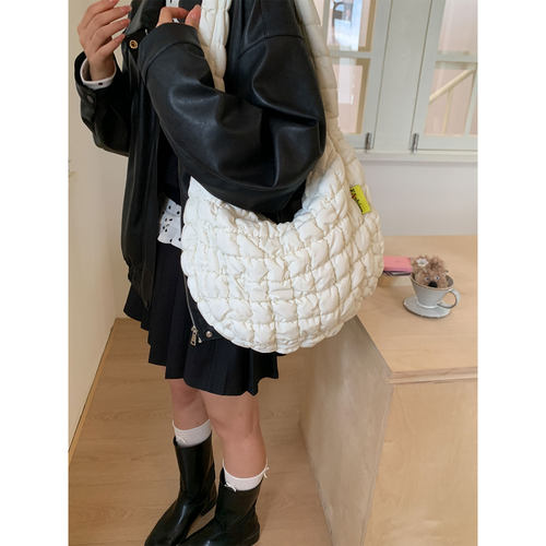 云朵包羽绒棉服斜挎大容量通勤包