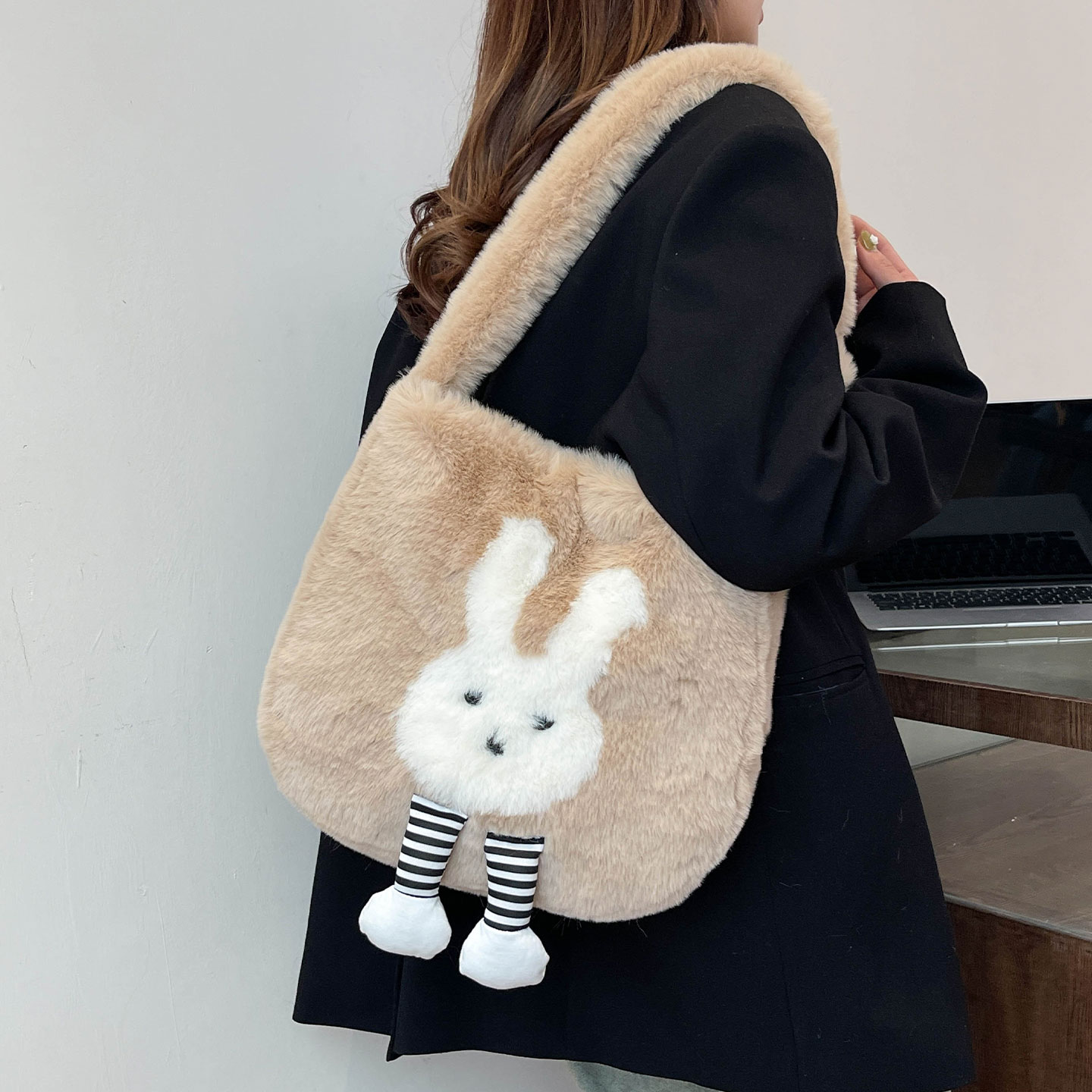 大容量毛绒包女毛茸茸兔子托特包