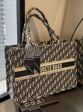 高级感刺绣托特包包女士2025新款休闲小众手提通勤包大容量单肩包