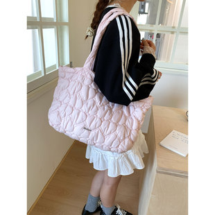 绵绵爱心大容量托特包女2025新款 褶皱感羽绒包百搭单肩通勤包 时尚