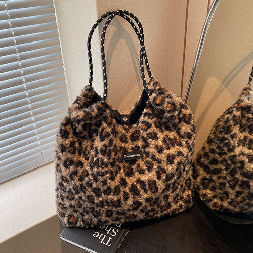 单肩通勤包大容量毛毛包托特包