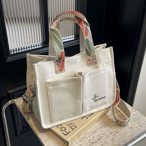 爆款斜挎包百搭小众通勤包