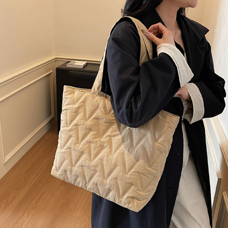 羽绒棉服托特包通勤大容量单肩包