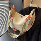 休闲尼龙布小包包女2026新款 斜挎饺子包百搭ins帆布单肩包 潮时尚