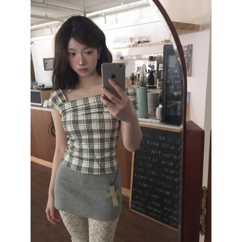 韩系一字肩短袖T恤女夏新款美式辣妹修身收腰设计感露肩短款上衣