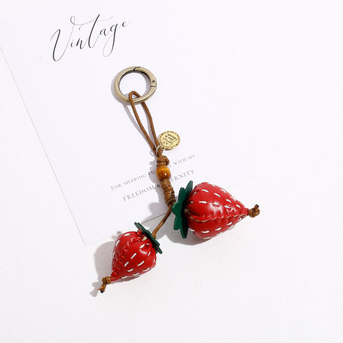 小众可爱立体草莓复古包挂件