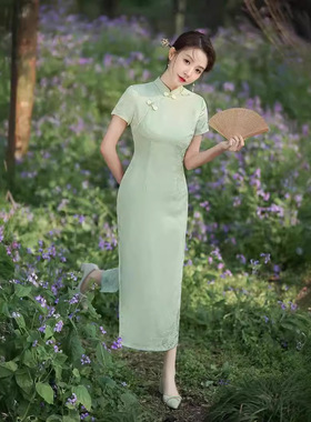 新款改良绿色旗袍平时可穿高端年轻款复古气质长款少女走秀连衣裙