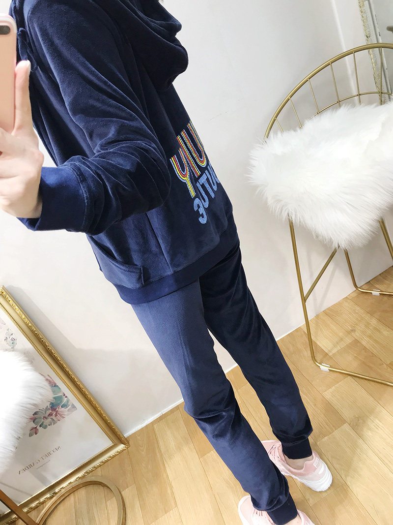 80852纯真果汁 天鹅绒女卫衣套装 彩虹水钻字母