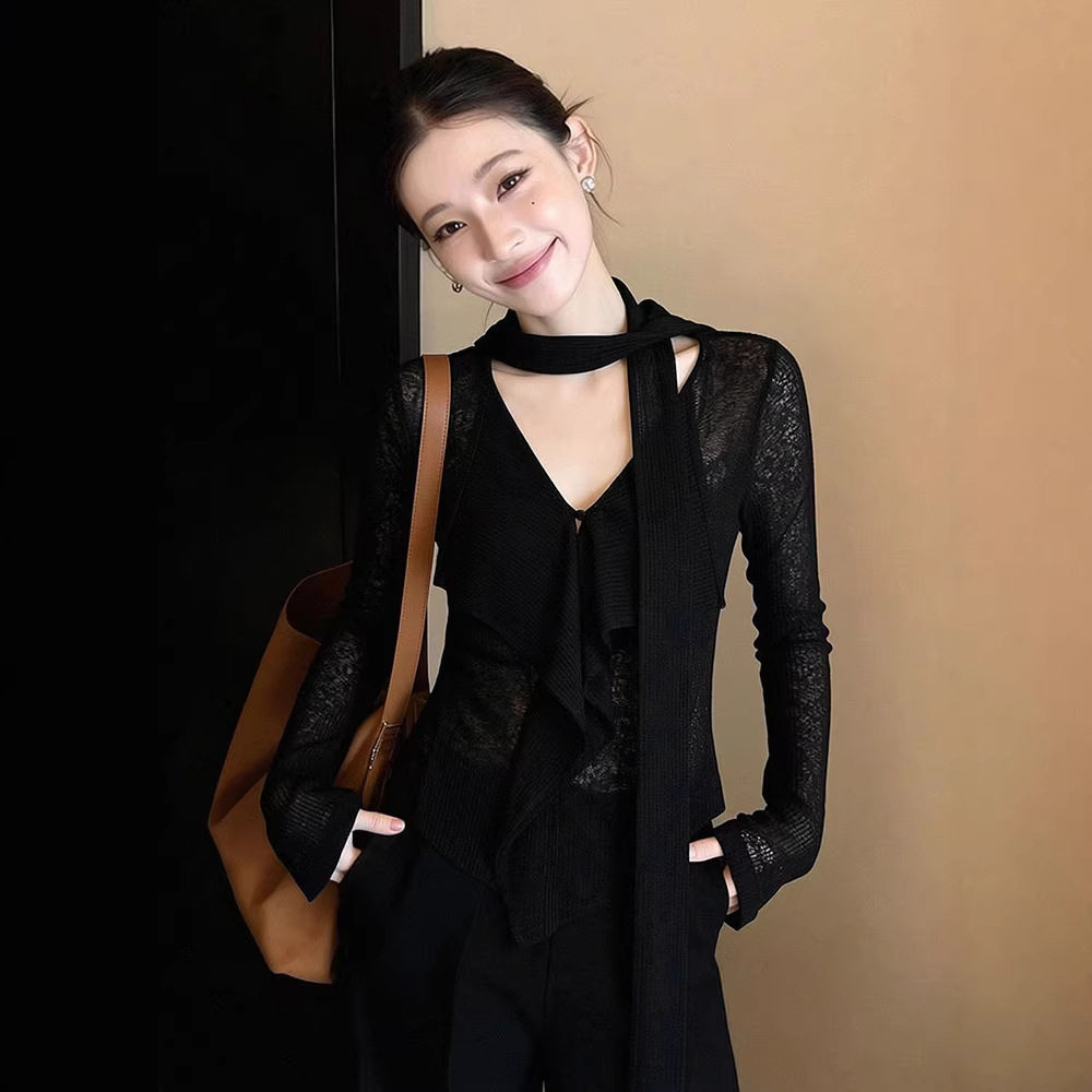 韩版黑色V领挂脖蕾丝上衣女长袖修身显瘦百搭打底衫2026春季新款
