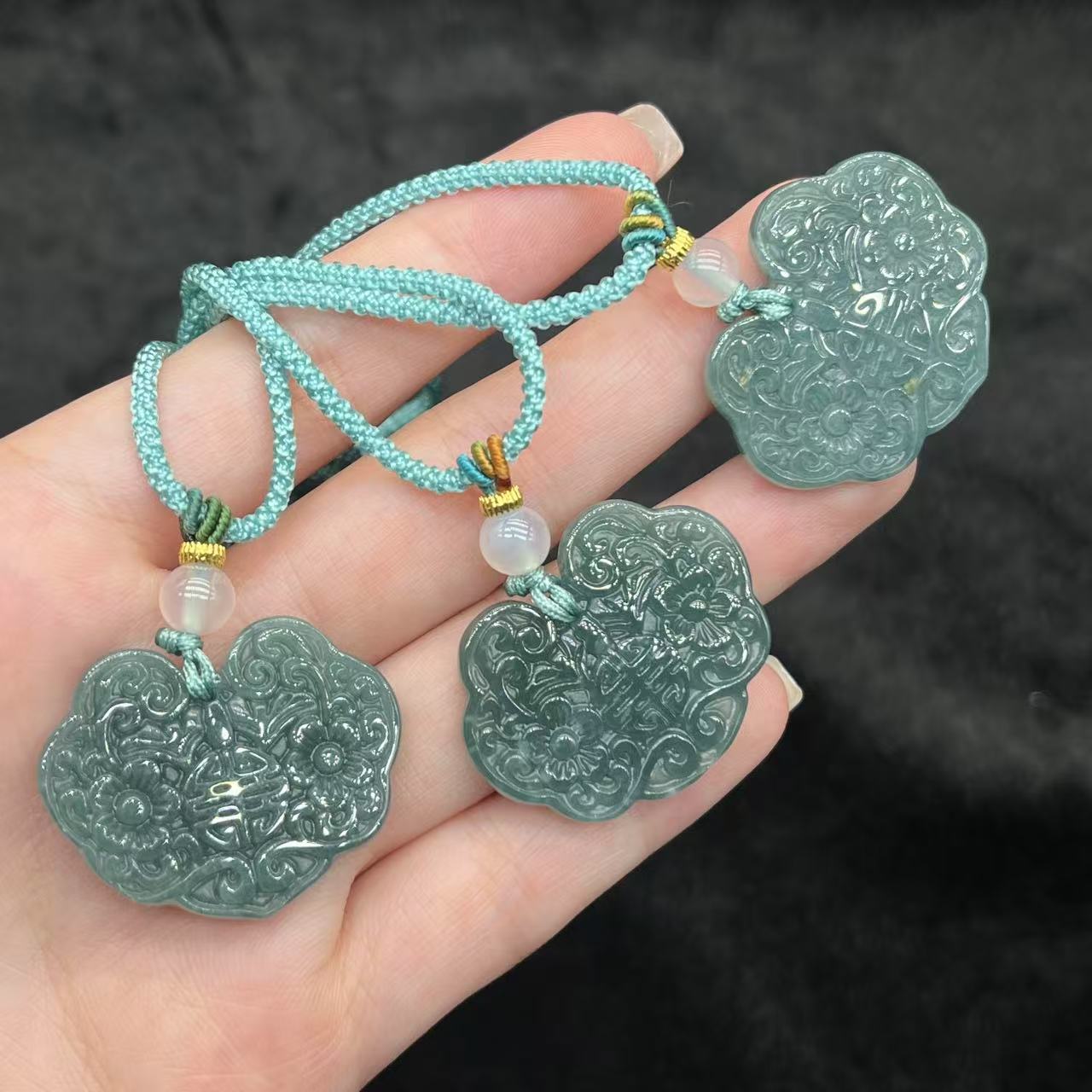 翡翠牡丹锁吊坠-约47*34*4mm-多样性发货-KS三-Y1112